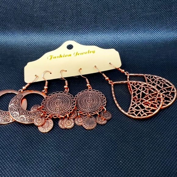 ALL EARRINGS 3/$20 - Picture 2 of 2